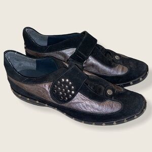 Stuart Weizman fashion sneakers silver stud embellishment silver/black Size 7